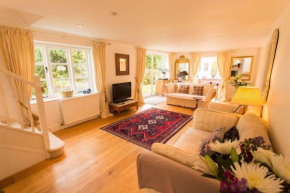 Meadow Cottage a pretty Secluded 4 bedroom house